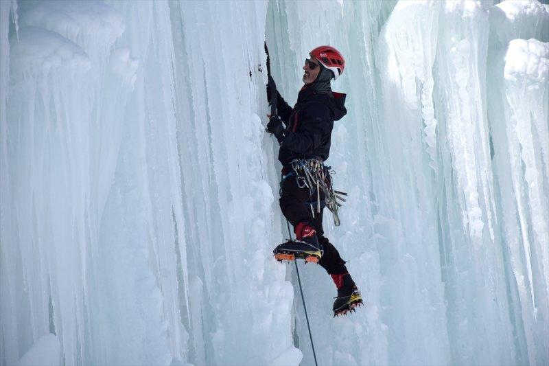 Palandöken'de buz tırmanışı festivali başladı