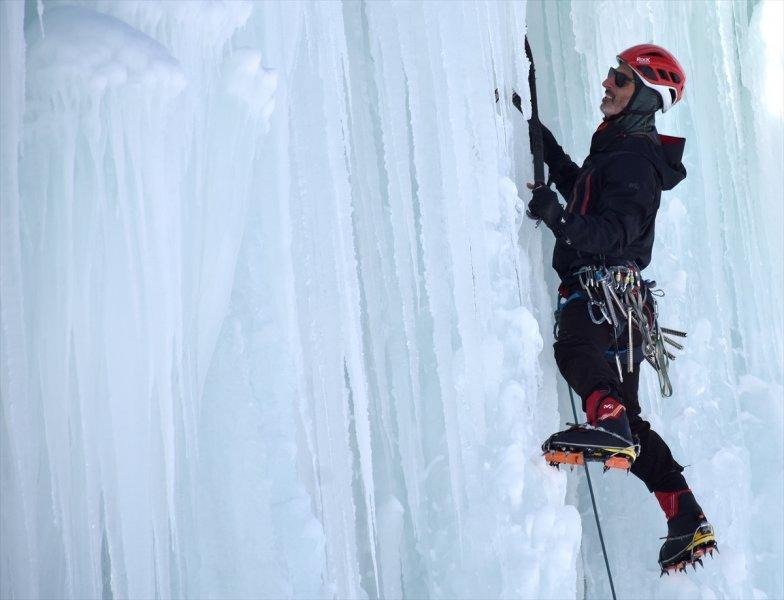 Palandöken'de buz tırmanışı festivali başladı