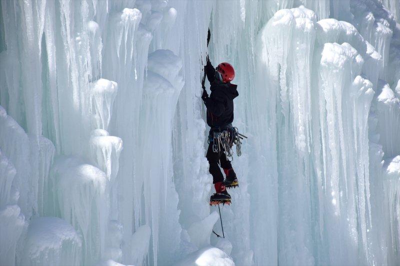Palandöken'de buz tırmanışı festivali başladı