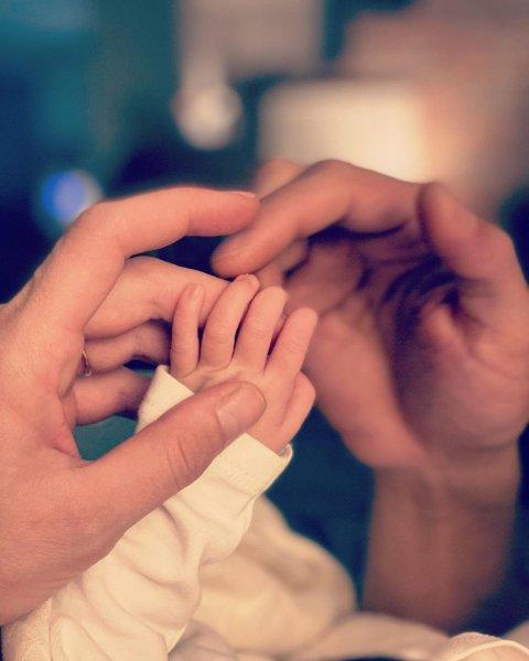 Özge Özpirinçci kızını paylaştı: Ünlülerin güncel  paylaşımları 