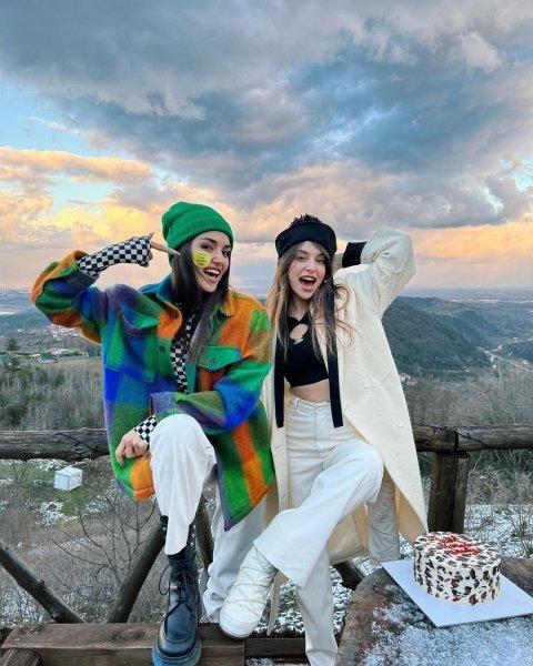 Özge Özpirinçci kızını paylaştı: Ünlülerin güncel  paylaşımları 