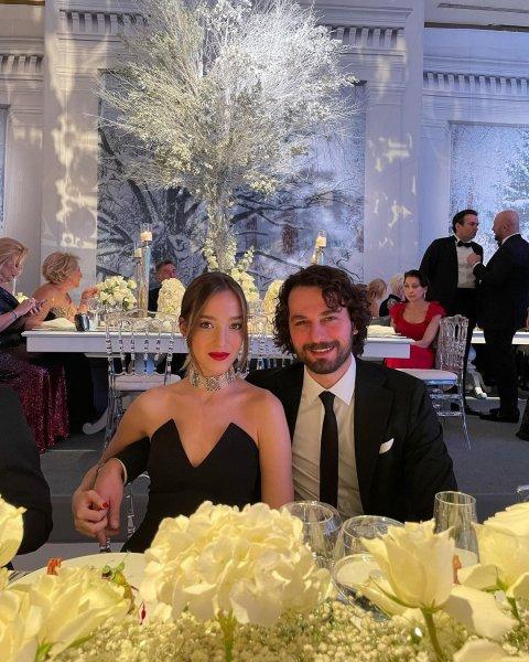 Ünlülerin gözlerden uzakta yaşadığı ilişkileri ve evlilikleri