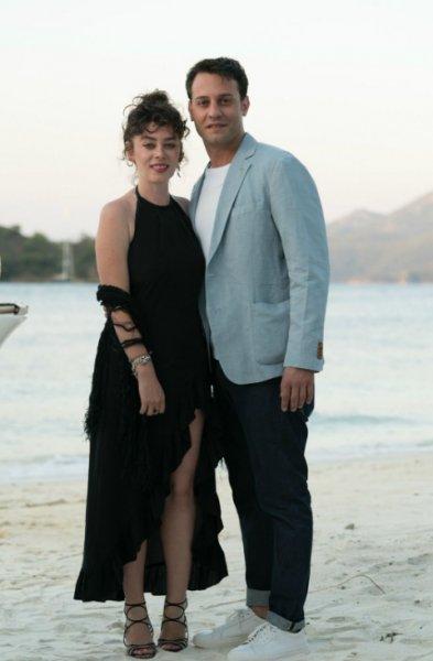 Ünlülerin gözlerden uzakta yaşadığı ilişkileri ve evlilikleri