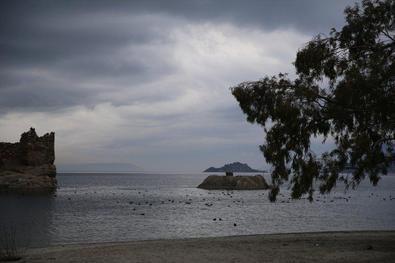 Yağışlar nedeniyle kendine gelen Bafa Gölü'nde bahar manzaraları