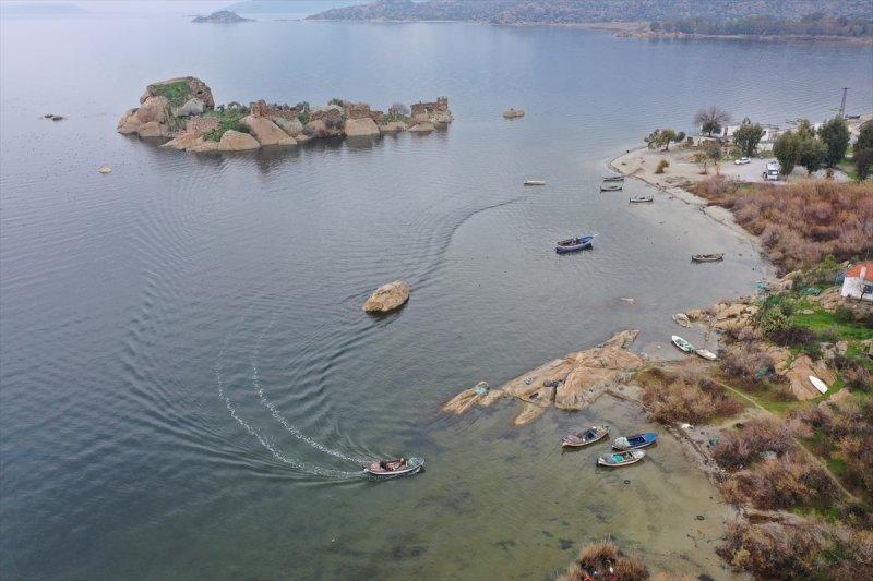 Yağışlar nedeniyle kendine gelen Bafa Gölü'nde bahar manzaraları
