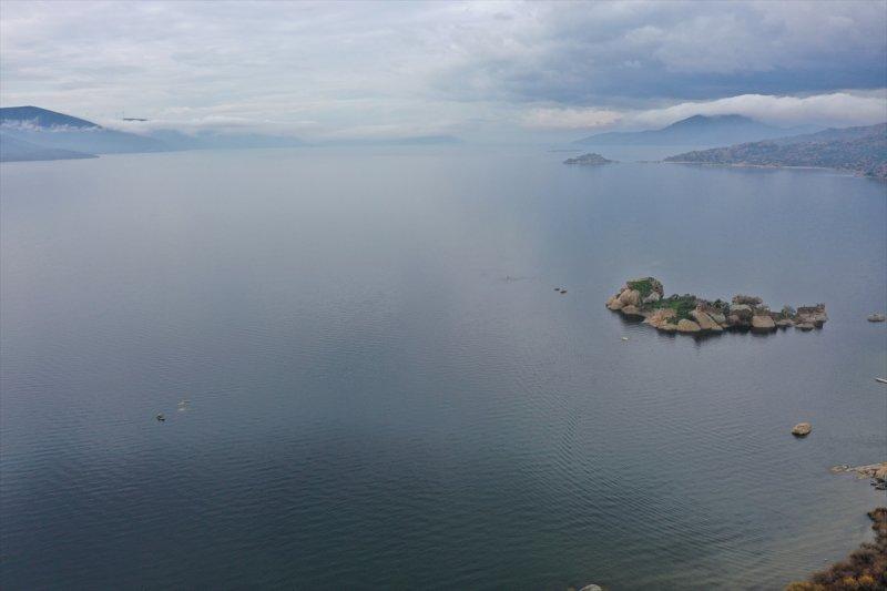 Yağışlar nedeniyle kendine gelen Bafa Gölü'nde bahar manzaraları