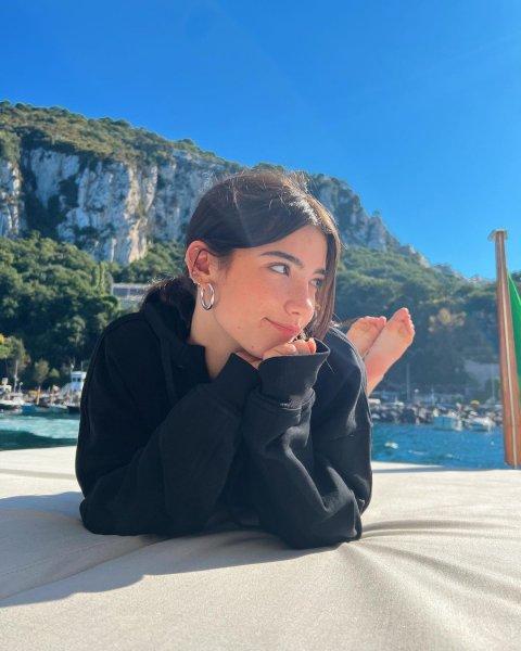 TikTok fenomeni Charli D'Amelio zirvede