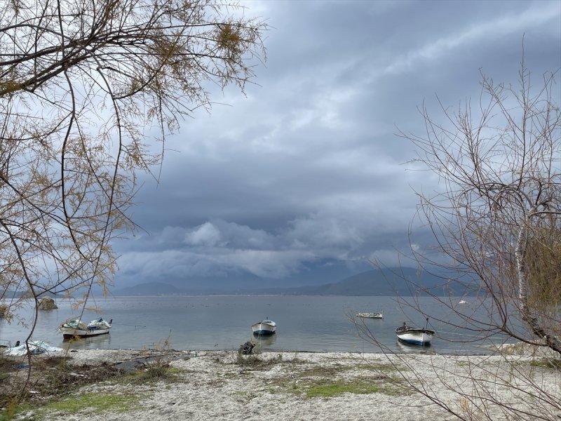 Yağışlar nedeniyle kendine gelen Bafa Gölü'nde bahar manzaraları