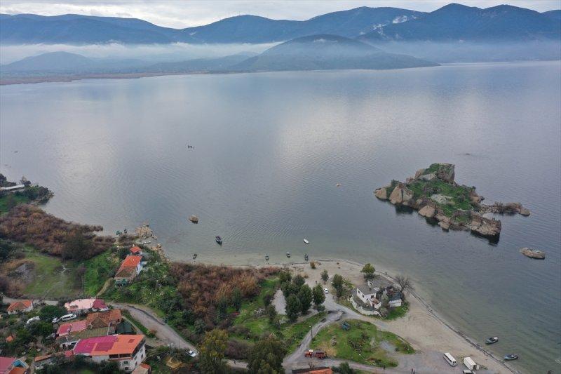 Yağışlar nedeniyle kendine gelen Bafa Gölü'nde bahar manzaraları