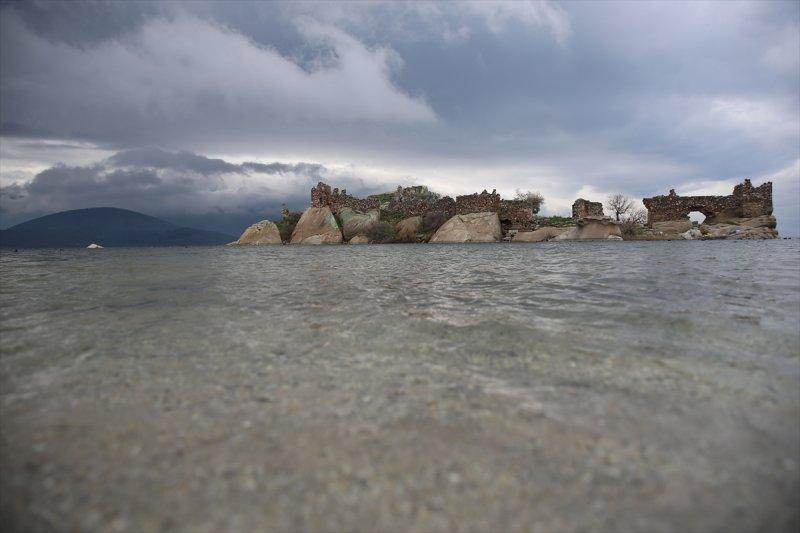 Yağışlar nedeniyle kendine gelen Bafa Gölü'nde bahar manzaraları