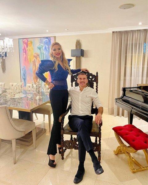 Eşleri ve sevgilileri sayesinde ünlü olan isimler