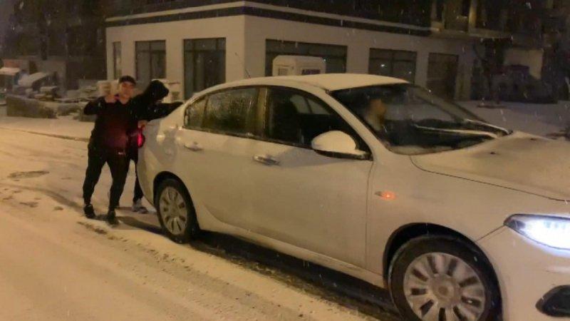 İstanbul'da kar yağışı etkisini artırdı