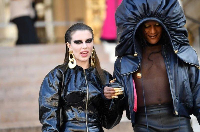 Paris Moda Haftası öncesi sokaklar podyuma döndü