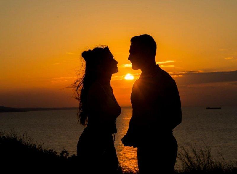 Biten Kerem Bürsin ve Hande Erçel aşkından kareler