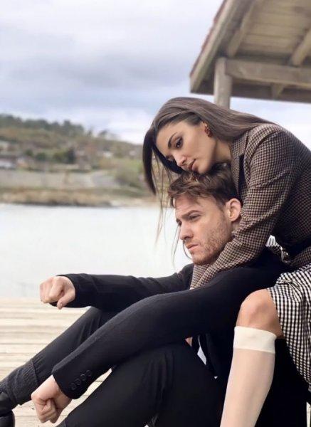 Biten Kerem Bürsin ve Hande Erçel aşkından kareler