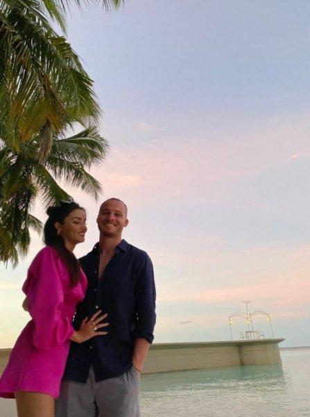 Biten Kerem Bürsin ve Hande Erçel aşkından kareler