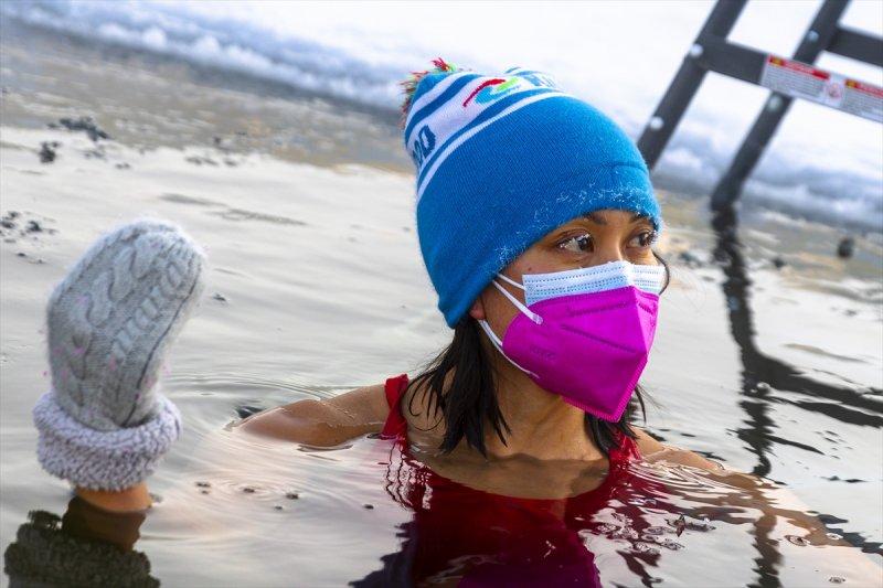 ABD'de her yıl donan göle dalış düzenleniyor