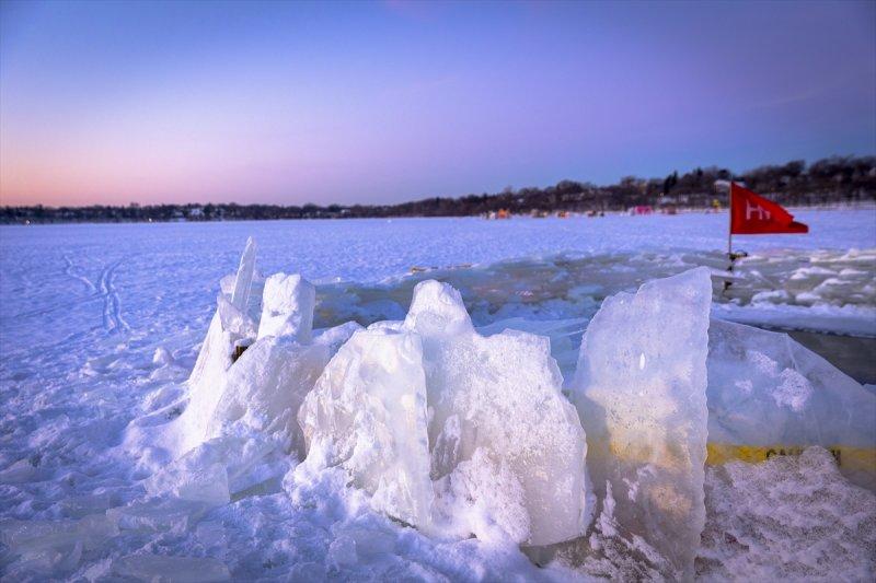 ABD'de her yıl donan göle dalış düzenleniyor