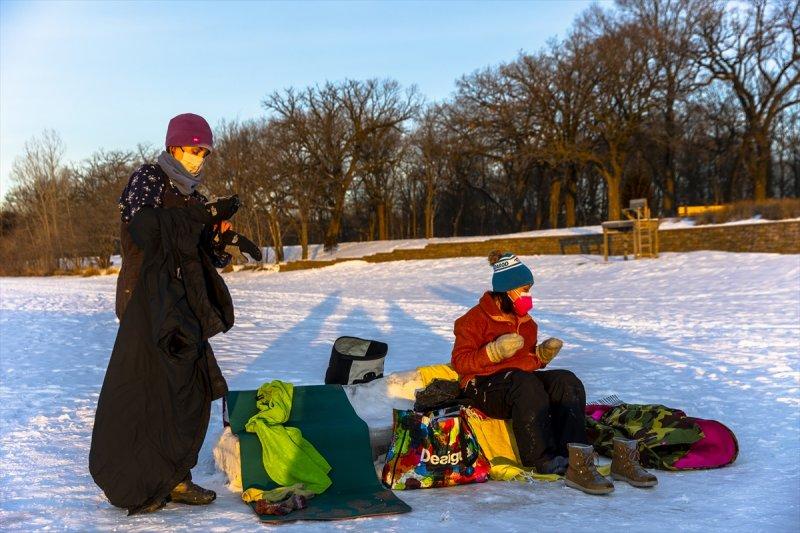 ABD'de her yıl donan göle dalış düzenleniyor