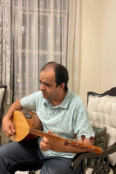 İranlı görme engelli sanatçı, 15'in üzerinde müzik enstrümanı çalıyor