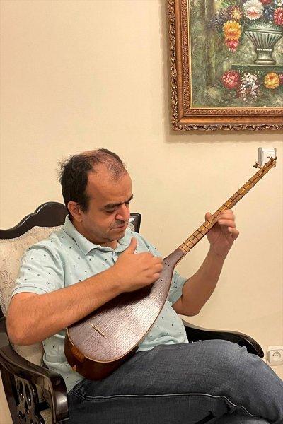 İranlı görme engelli sanatçı, 15'in üzerinde müzik enstrümanı çalıyor