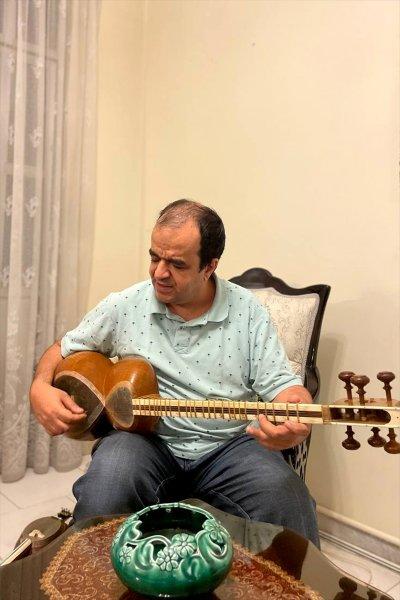 İranlı görme engelli sanatçı, 15'in üzerinde müzik enstrümanı çalıyor