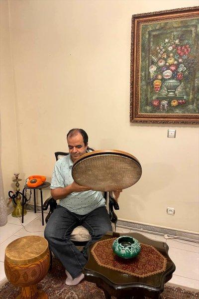 İranlı görme engelli sanatçı, 15'in üzerinde müzik enstrümanı çalıyor