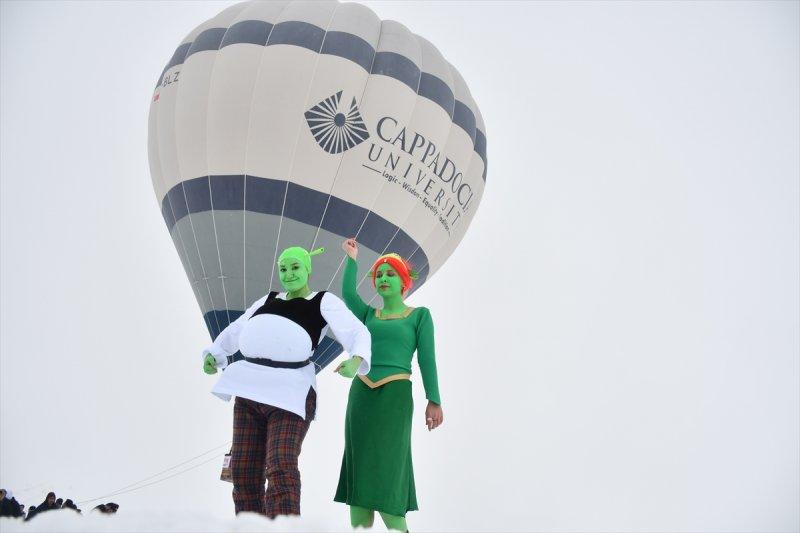 Kostümlü Kayak Yarışması renkli görüntülere sahne oldu