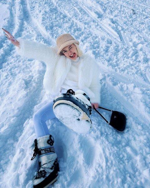 Ünlü isimlerin 30 Ocak tarihindeki paylaşımları 