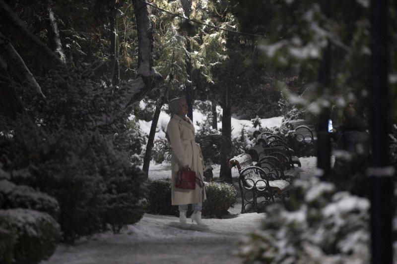 Başkent'te gece başlayan kar yağışından yansımalar