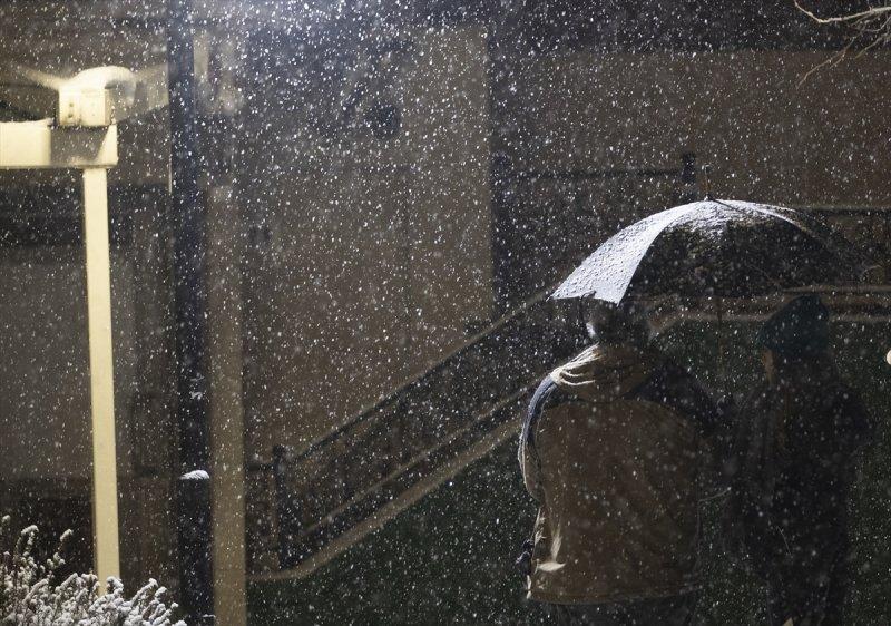 Başkent'te gece başlayan kar yağışından yansımalar