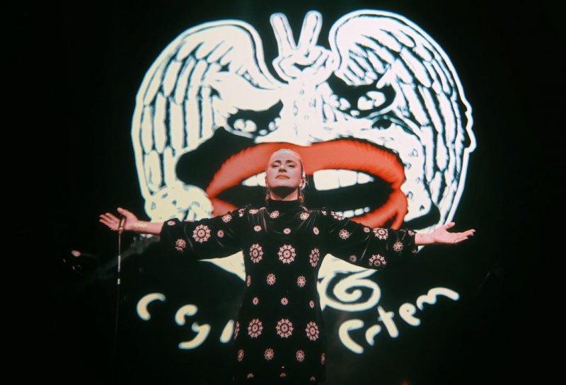 Sesiyle herkesi mest eden Ceylan Ertem'in renkli fotoğrafları