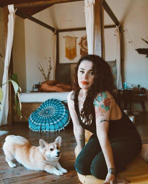 Sesiyle herkesi mest eden Ceylan Ertem'in renkli fotoğrafları