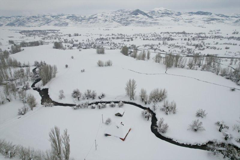 Ovacık'taki çiftçilerin 2 metrelik kar bereketinden manzaralar