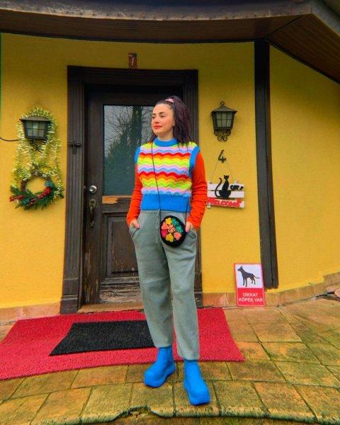 Sesiyle herkesi mest eden Ceylan Ertem'in renkli fotoğrafları