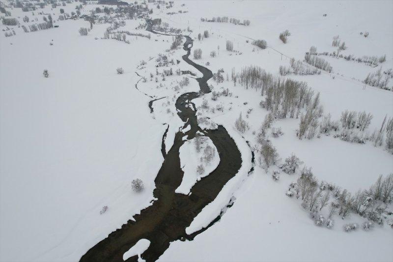 Ovacık'taki çiftçilerin 2 metrelik kar bereketinden manzaralar