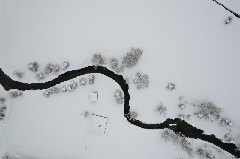 Ovacık'taki çiftçilerin 2 metrelik kar bereketinden manzaralar