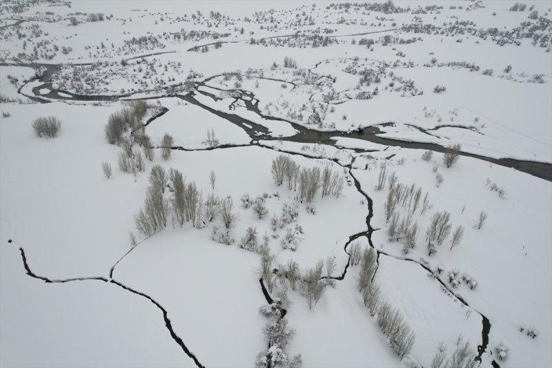Ovacık'taki çiftçilerin 2 metrelik kar bereketinden manzaralar