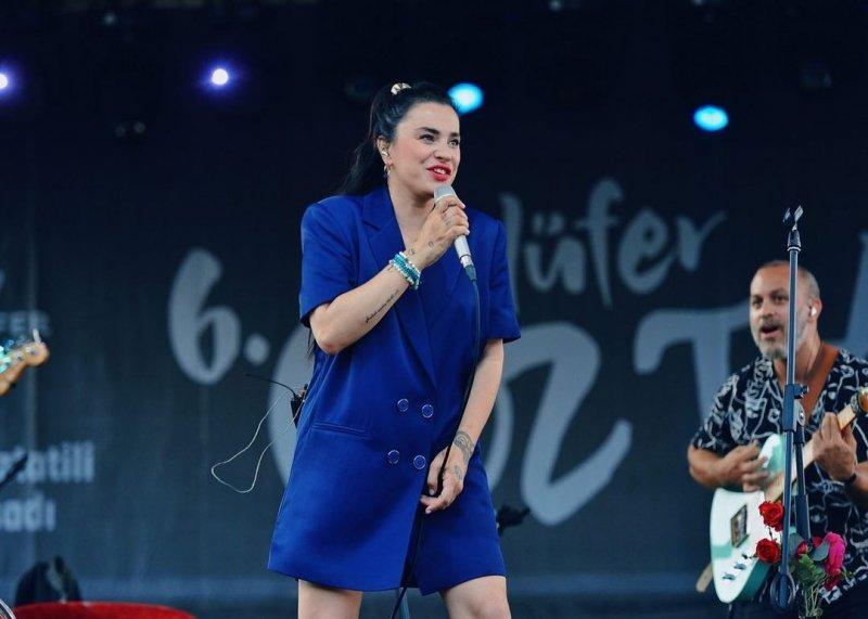 Sesiyle herkesi mest eden Ceylan Ertem'in renkli fotoğrafları