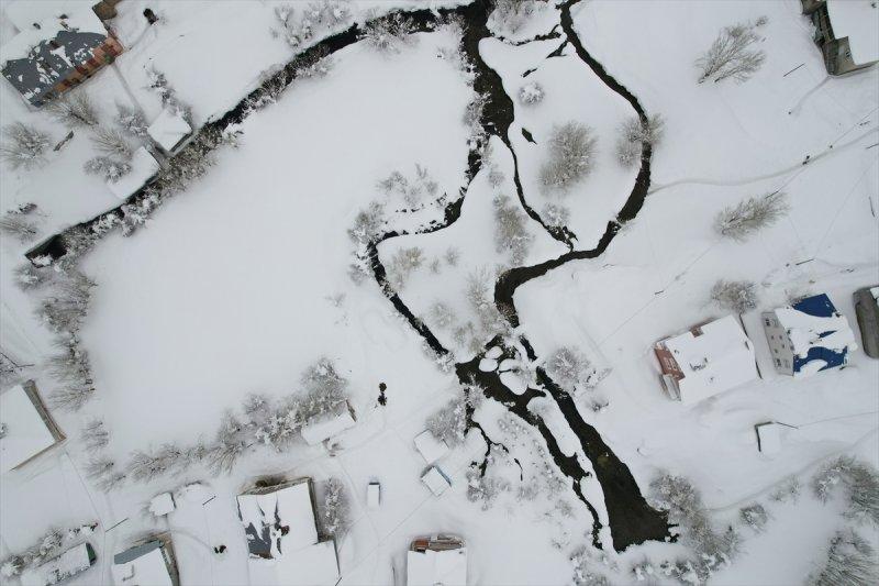 Ovacık'taki çiftçilerin 2 metrelik kar bereketinden manzaralar