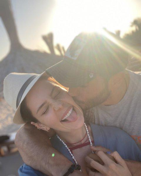 Berk Oktay ve Yıldız Çağrı Atiksoy'un birliktelik pozları