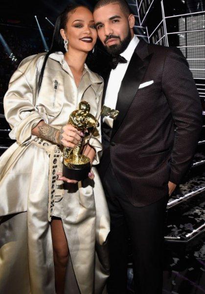 Aşklarını ilginç yollarla duyuran çiftler 