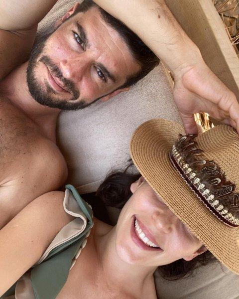 Berk Oktay ve Yıldız Çağrı Atiksoy'un birliktelik pozları