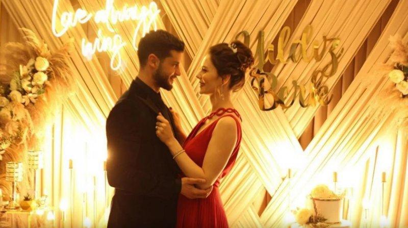 Berk Oktay ve Yıldız Çağrı Atiksoy'un birliktelik pozları