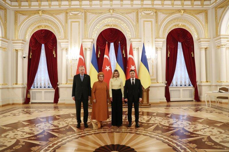 Cumhurbaşkanı Erdoğan Ukrayna'da törenle karşılandı