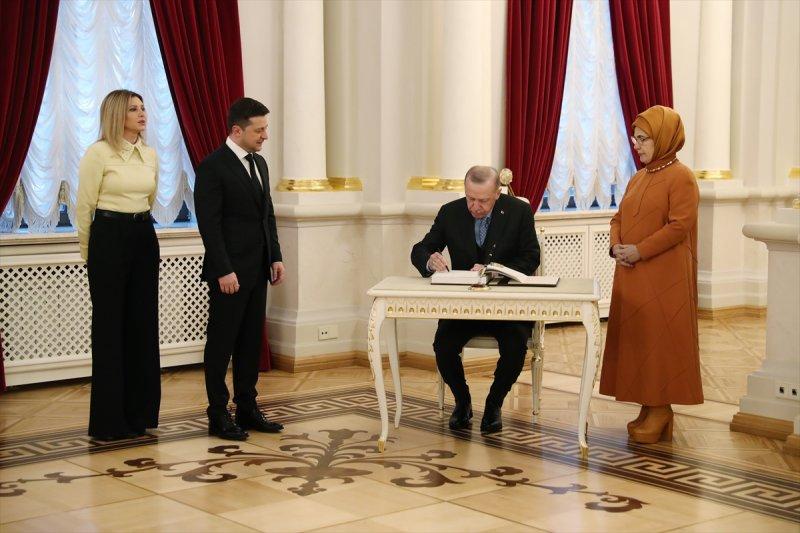 Cumhurbaşkanı Erdoğan Ukrayna'da törenle karşılandı