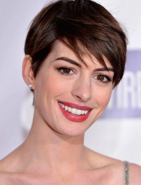 2022'nin trendi kısa saça ilham veren ünlü saç modelleri