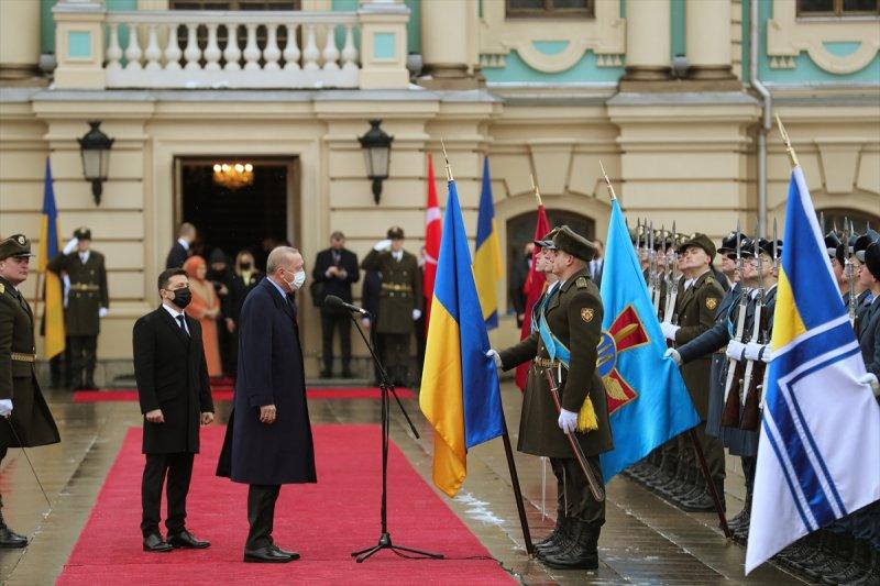 Cumhurbaşkanı Erdoğan Ukrayna'da törenle karşılandı