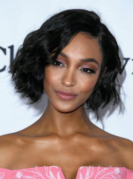 2022'nin trendi kısa saça ilham veren ünlü saç modelleri