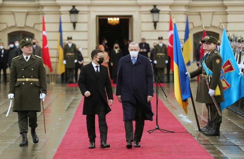Cumhurbaşkanı Erdoğan Ukrayna'da törenle karşılandı